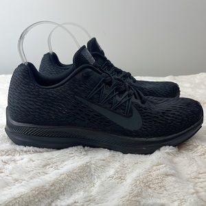 Nike Zoom Winflow 5 (Men’s 7 / Women’s 8.5)